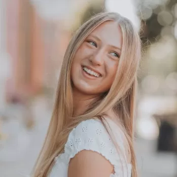 Chloe Delaney Headshot